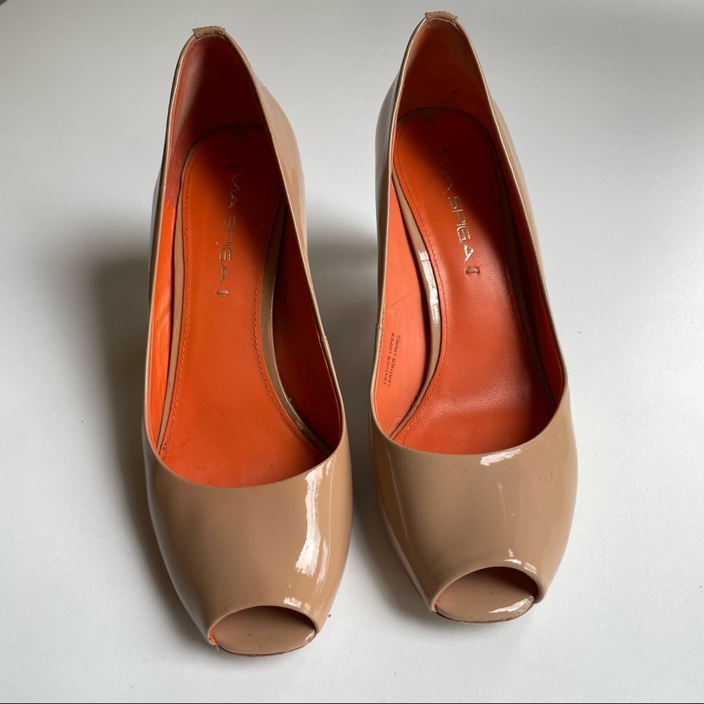Via Spiga, peep toe pump, nude.